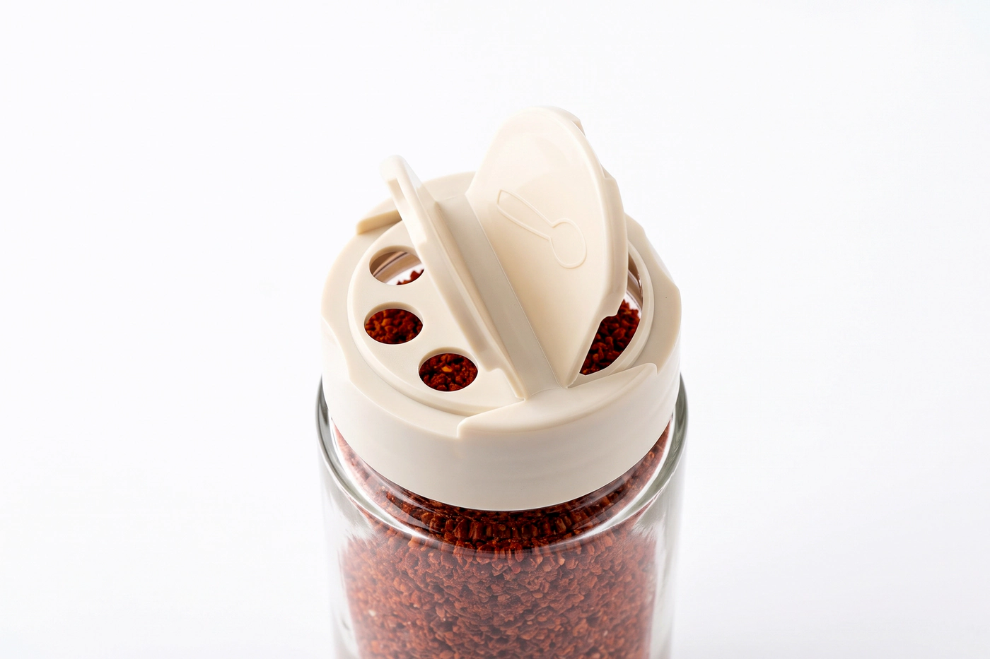Saupoudreuse en verre avec couvercle à double ouverture détail du bouchon et de l'étanchéité