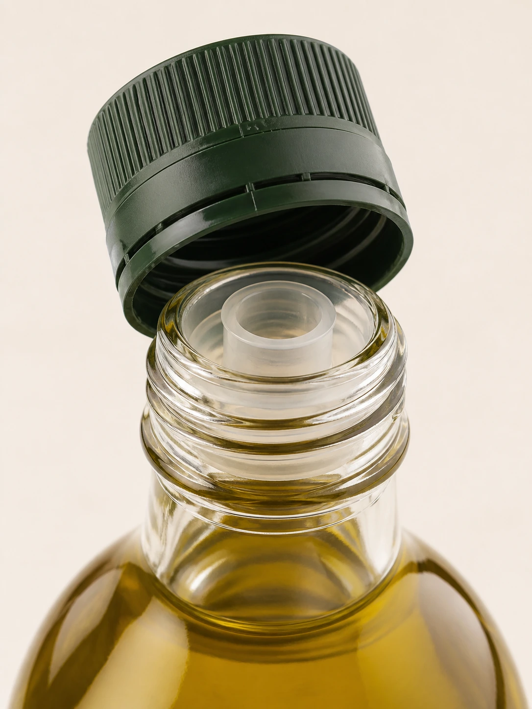Bouteille en verre pour huile d’olive 1 L détail du bouchon et de l'étanchéité