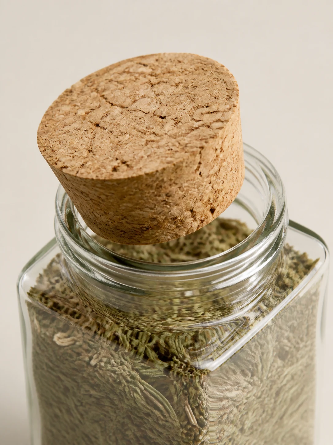 Pot à épices en verre avec bouchon en liège 120 ml détail du bouchon et de l'étanchéité