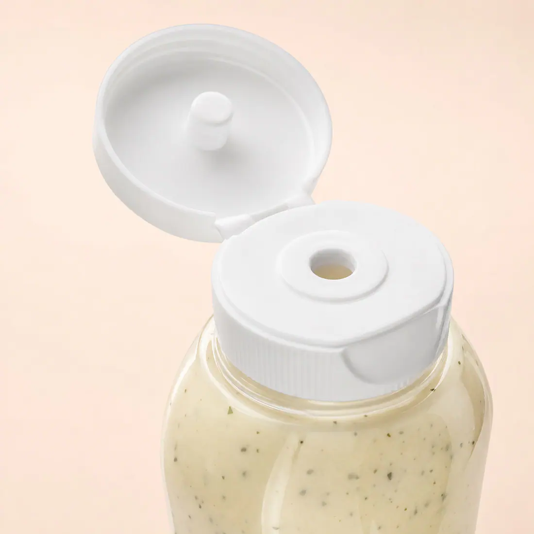 Flacons souples pour vinaigrettes crémeuses détail du bouchon et de l'étanchéité