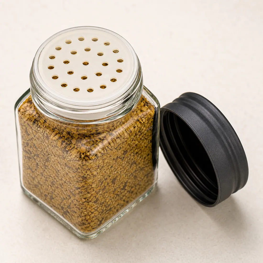 Pots à épices carrés en verre détail du bouchon et de l'étanchéité