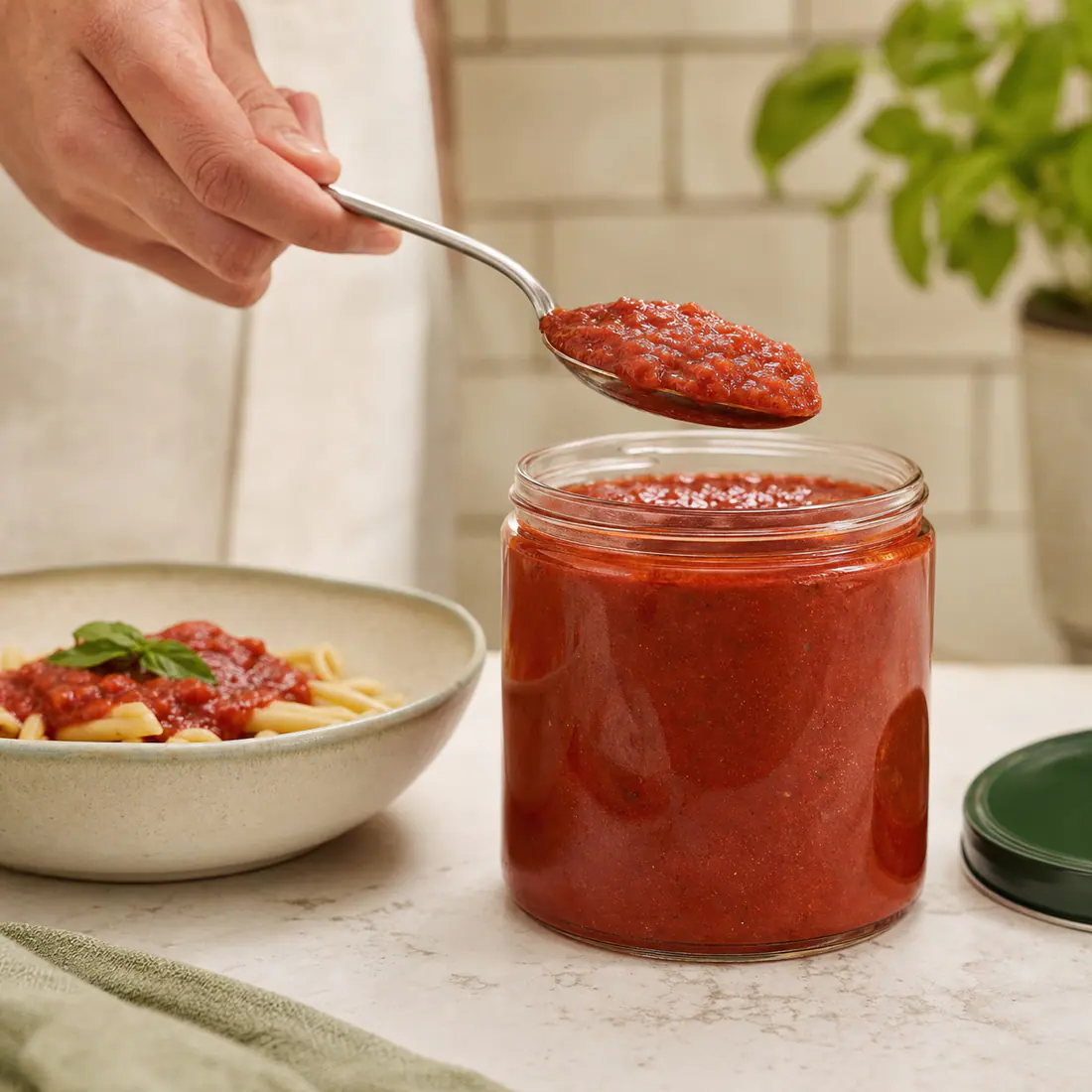 Pots pour sauces en situation d'utilisation